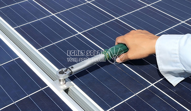 Paano Panatilihin ang Solar Panel Clamps?